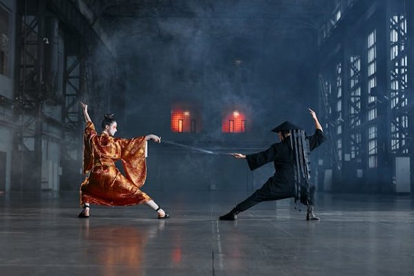 Où participer à des ateliers de fabrication de sabres traditionnels au Japon ?