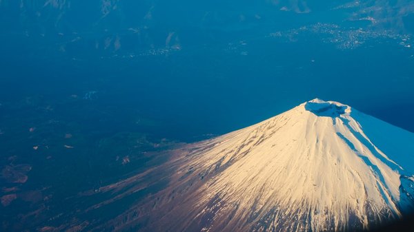 Comment préparer un itinéraire de camping pour explorer les volcans en activité en Italie?